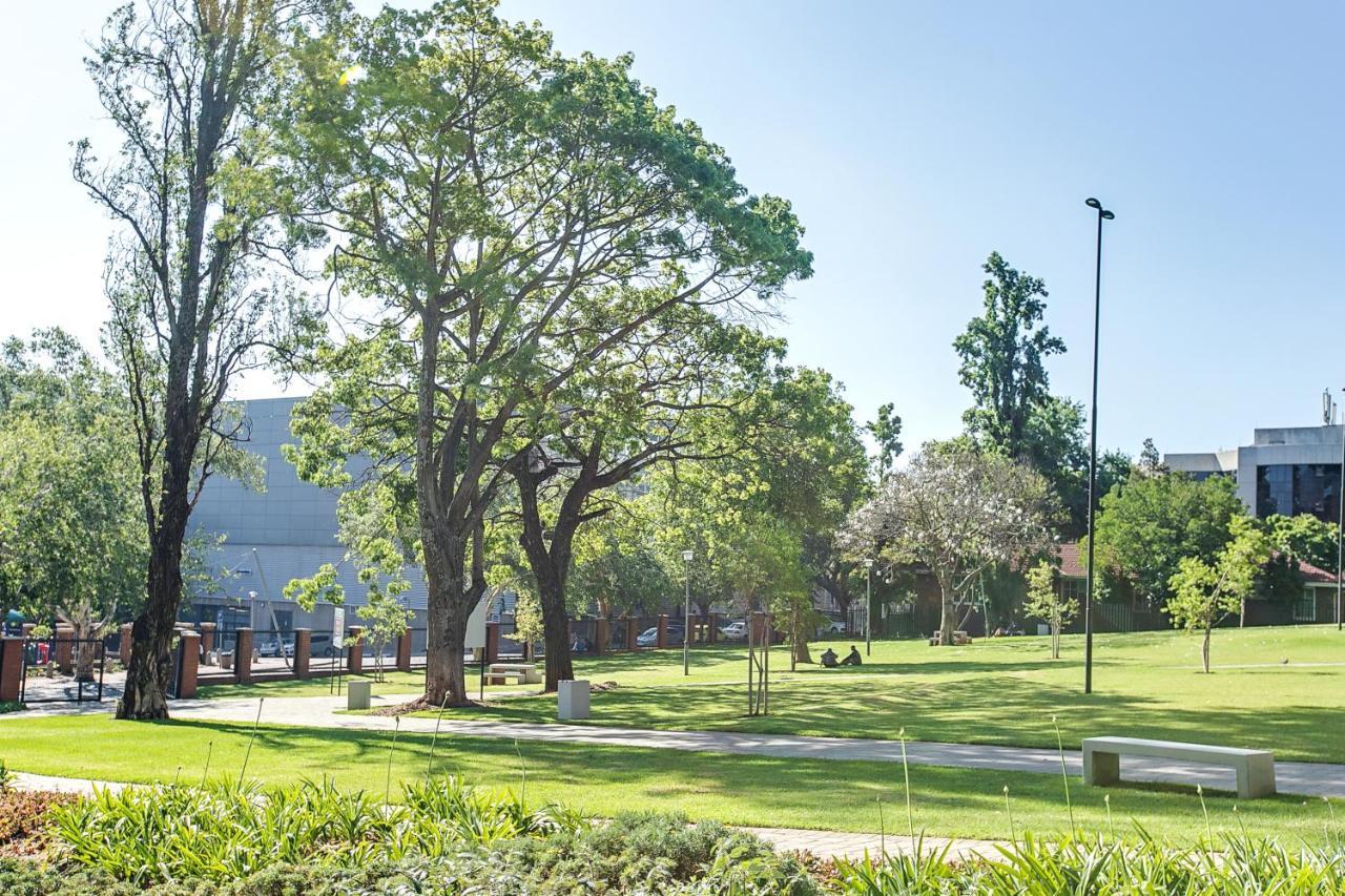 The Park Central Residence - With Generator Johannesburg Exterior photo