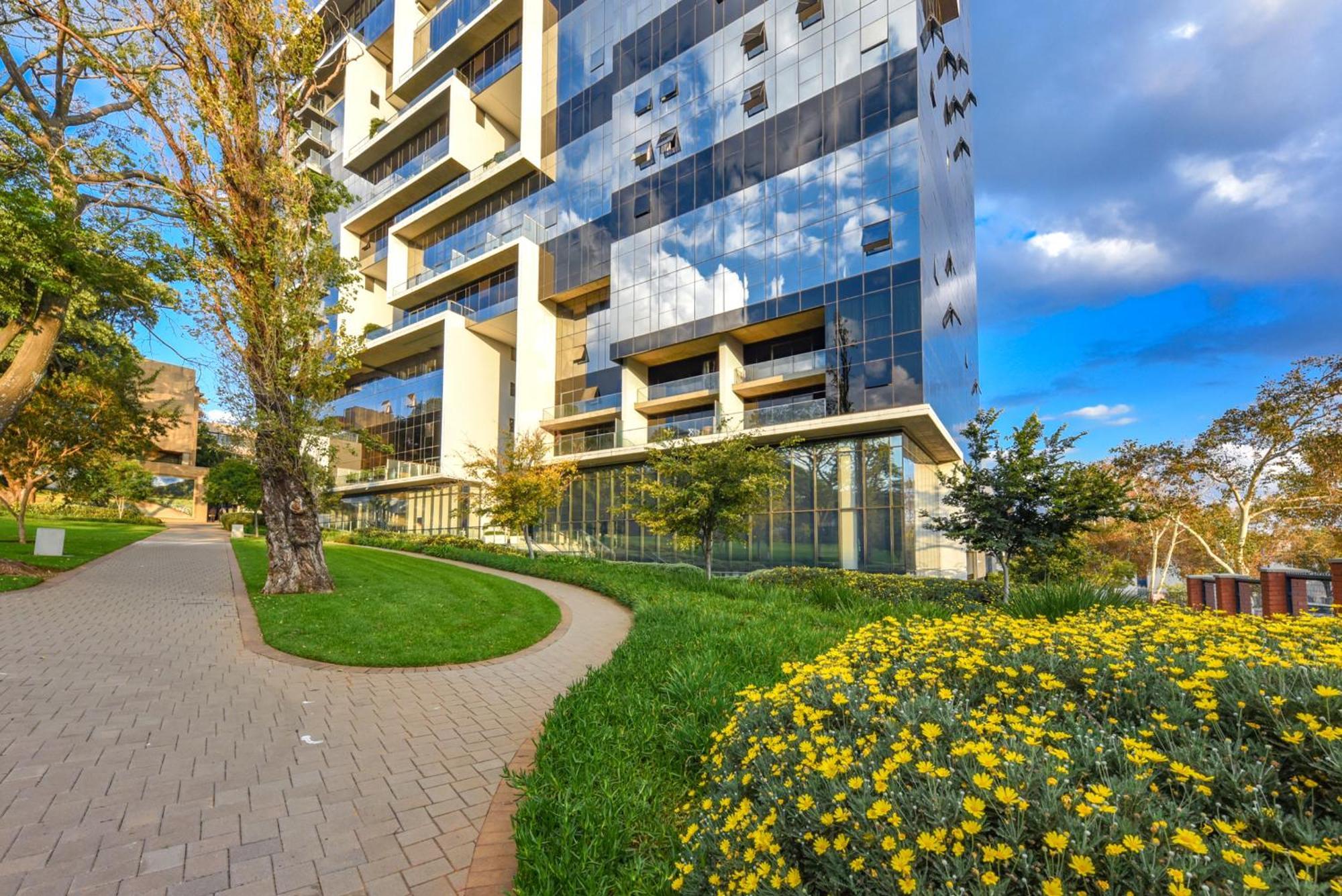 The Park Central Residence - With Generator Johannesburg Exterior photo
