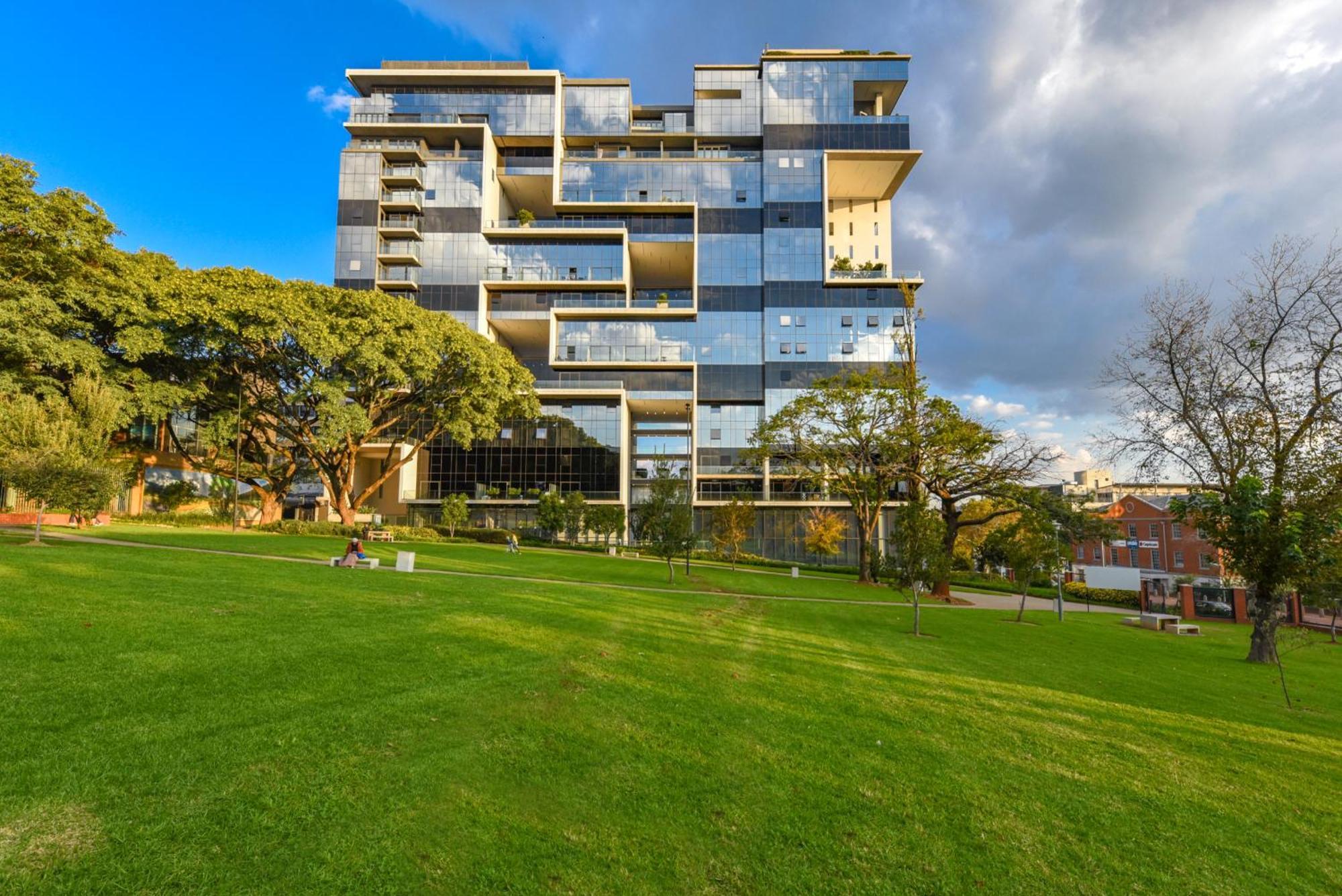 The Park Central Residence - With Generator Johannesburg Exterior photo
