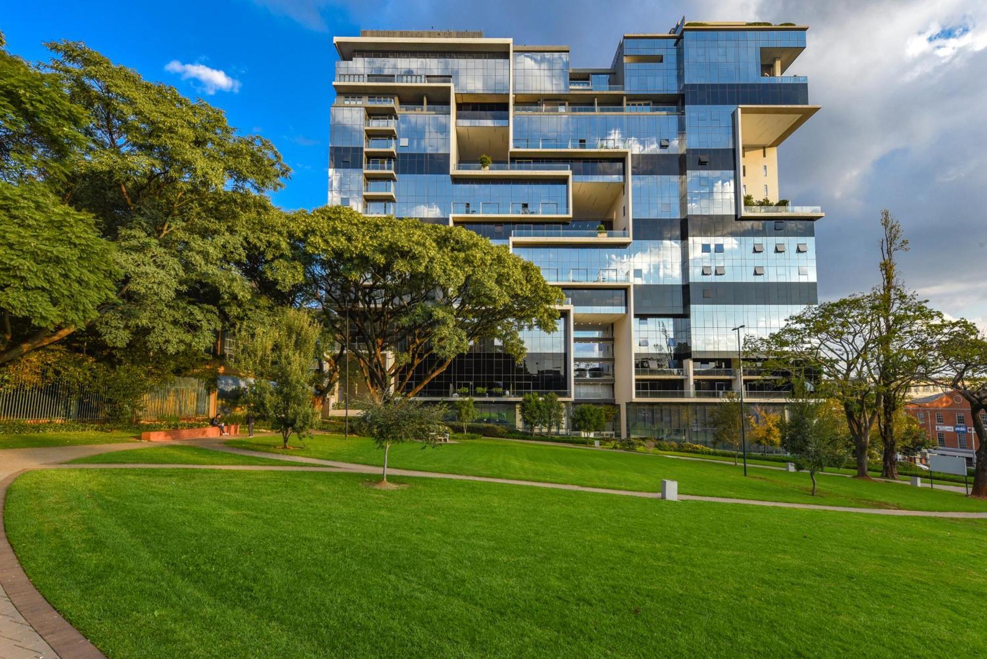 The Park Central Residence - With Generator Johannesburg Exterior photo